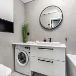 Appartamento - Nowoczesny - Parking & Taras Z Ogrodem - By Renters
