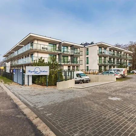 - Nowoczesny - Parking & Taras Z Ogrodem - By Renters
