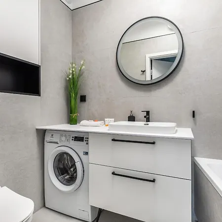 Apartmán - Nowoczesny - Parking & Taras Z Ogrodem - By Renters