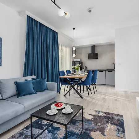 - Nowoczesny - Parking & Taras Z Ogrodem - By Renters